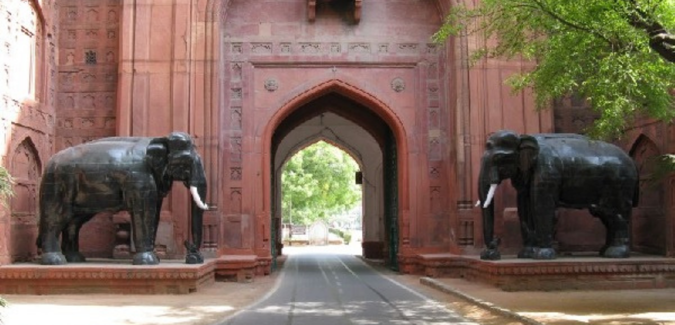 https://gowithharry.com/red-fort/ Red Fort (Lal Qila) Delhi - History, Architecture, Time Ticket Nearest Metro Station.