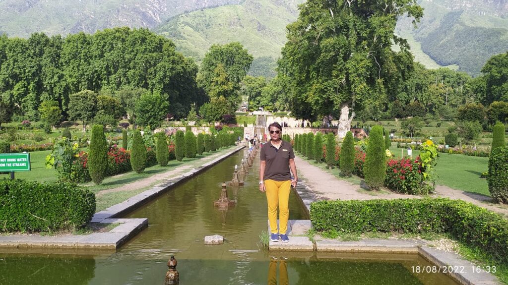 https://gowithharry.com/best-tourist-guide-in-india/#Enjoy_Kashmir_Srinagar_with_Best_India_Tour_Guide