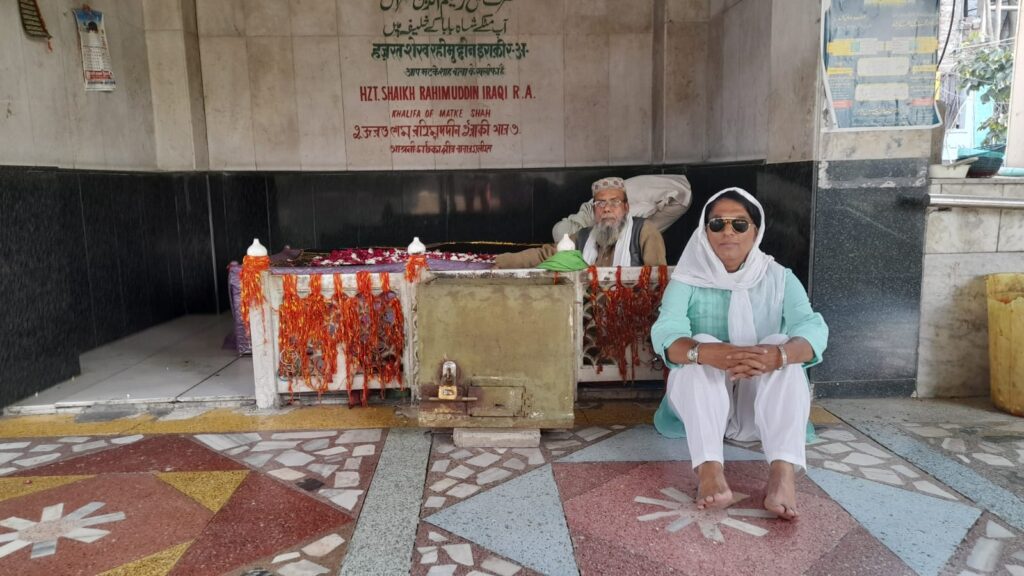 https://gowithharry.com/dargah-in-delhi/