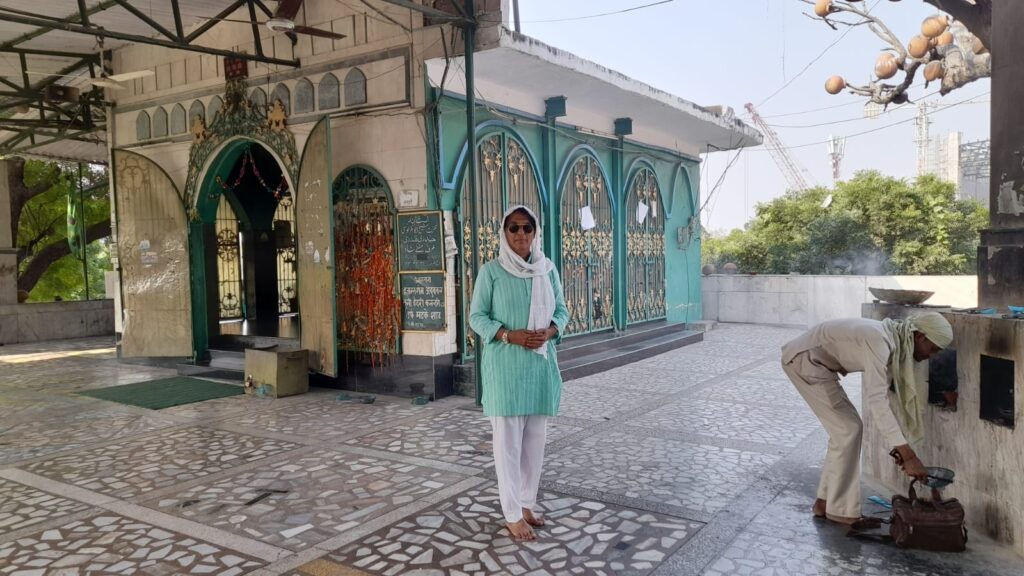 https://gowithharry.com/dargah-in-delhi/