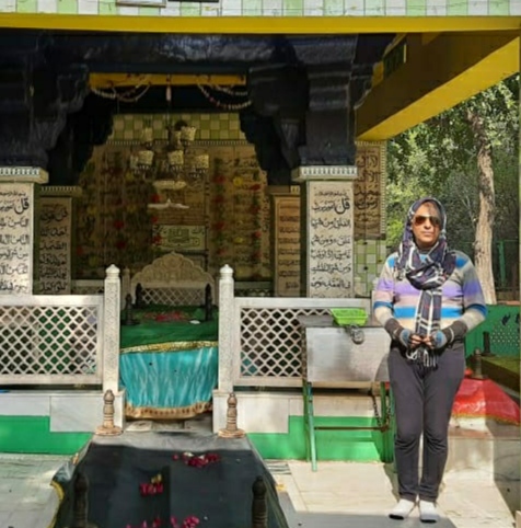 https://gowithharry.com/dargah-in-delhi/