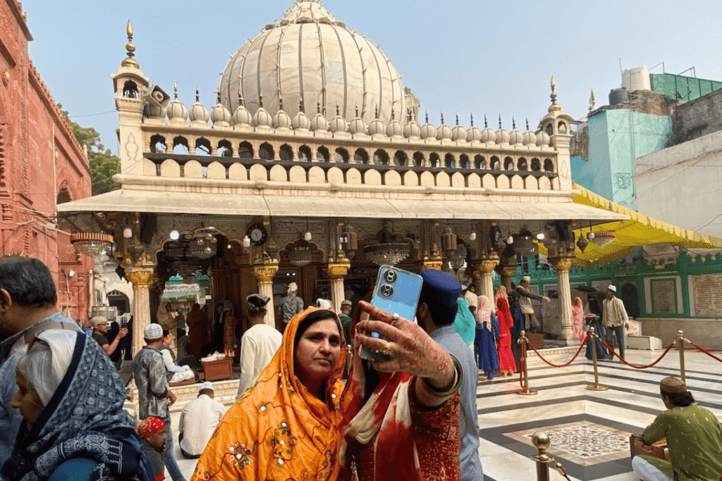Nizamuddin Dargah Walk: A Soulful Journey of Sufi Qawwalis and Divine Love in Delhi