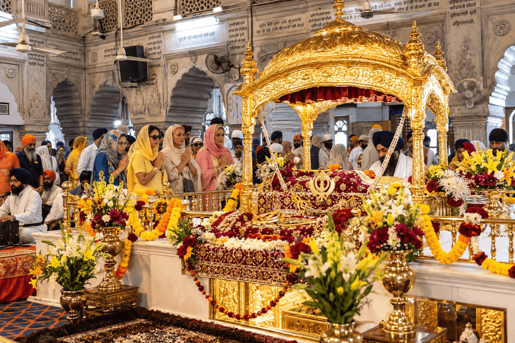Gurdwara Sis Ganj Sahib – A Historic Sacred Site on the Old Delhi Heritage Walk