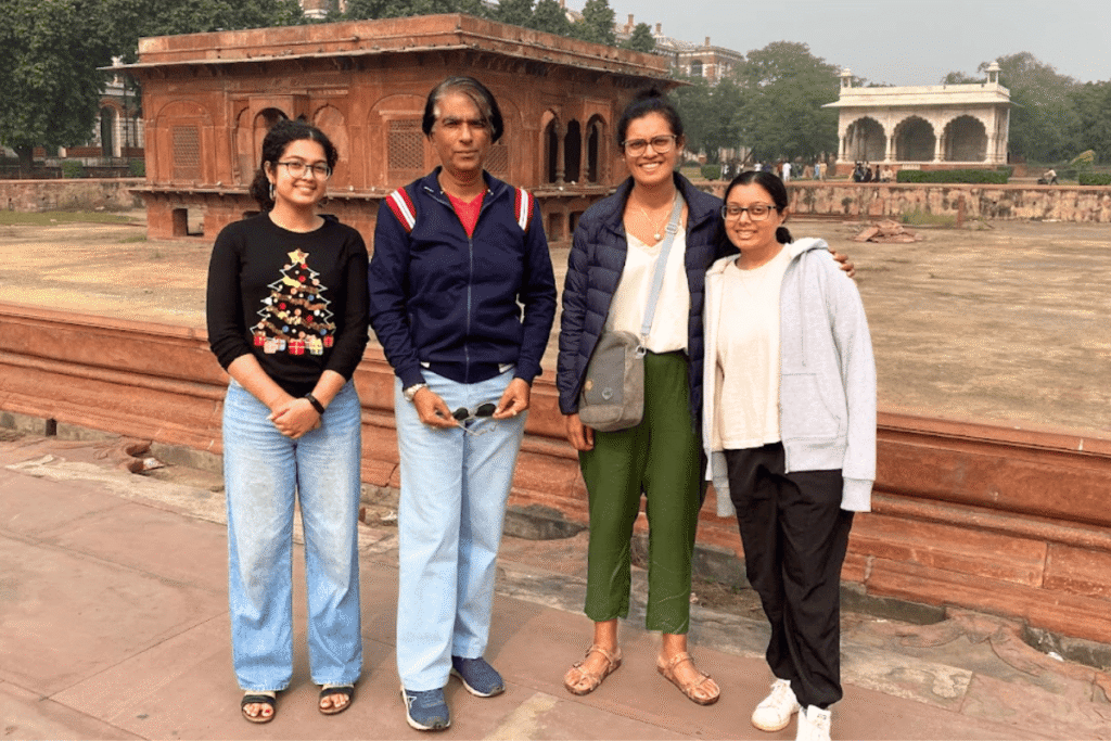 Tour Guide in Delhi – Your Perfect Tour Companion in Delhi 4 Your Trusted Tour Companion in Delhi-Best Delhi Tour Guide at Red Fort enjoying Mughal Palaces
