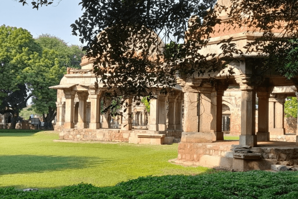 Walking Tours of Delhi: Explore Delhi By Heritage Walk