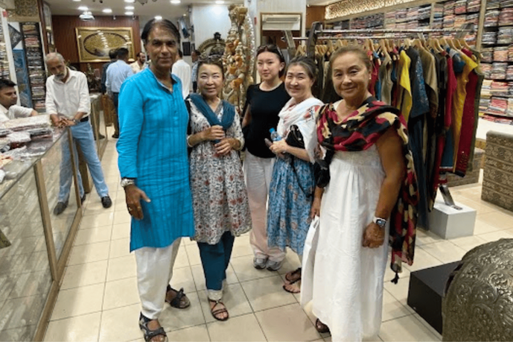 Delhi Tour Guide – Trusted Expert for Heritage Walks, Food Tours & Sightseeing 17 Best Delhi Tour Guide: Discover Delhi’s Top Attractions with a Local Expert