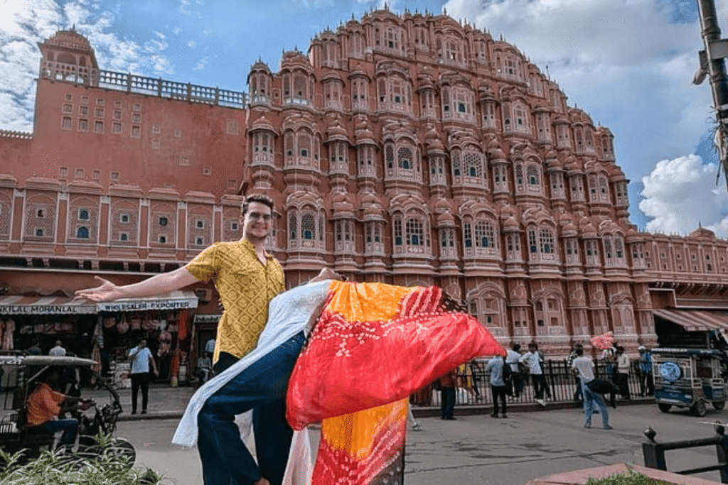 Best Tour Guide in Jaipur: Enjoy Hawa Mahal Whispers Love Story Through the Windows