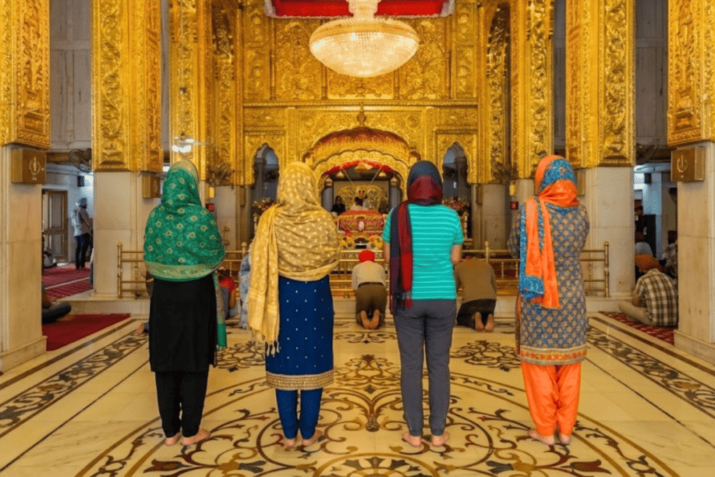 Bangla Sahib Tour Guide in Delhi – A Soulful Spiritual Experience for Visitors 4 Bangla Sahib Tour Guide in Delhi – A Soulful Spiritual Experience for Visitors